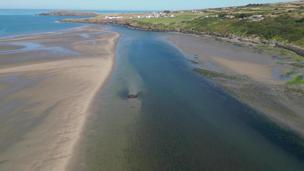 Llety Teifi Guest House คาร์ดิแกน ภายนอก รูปภาพ